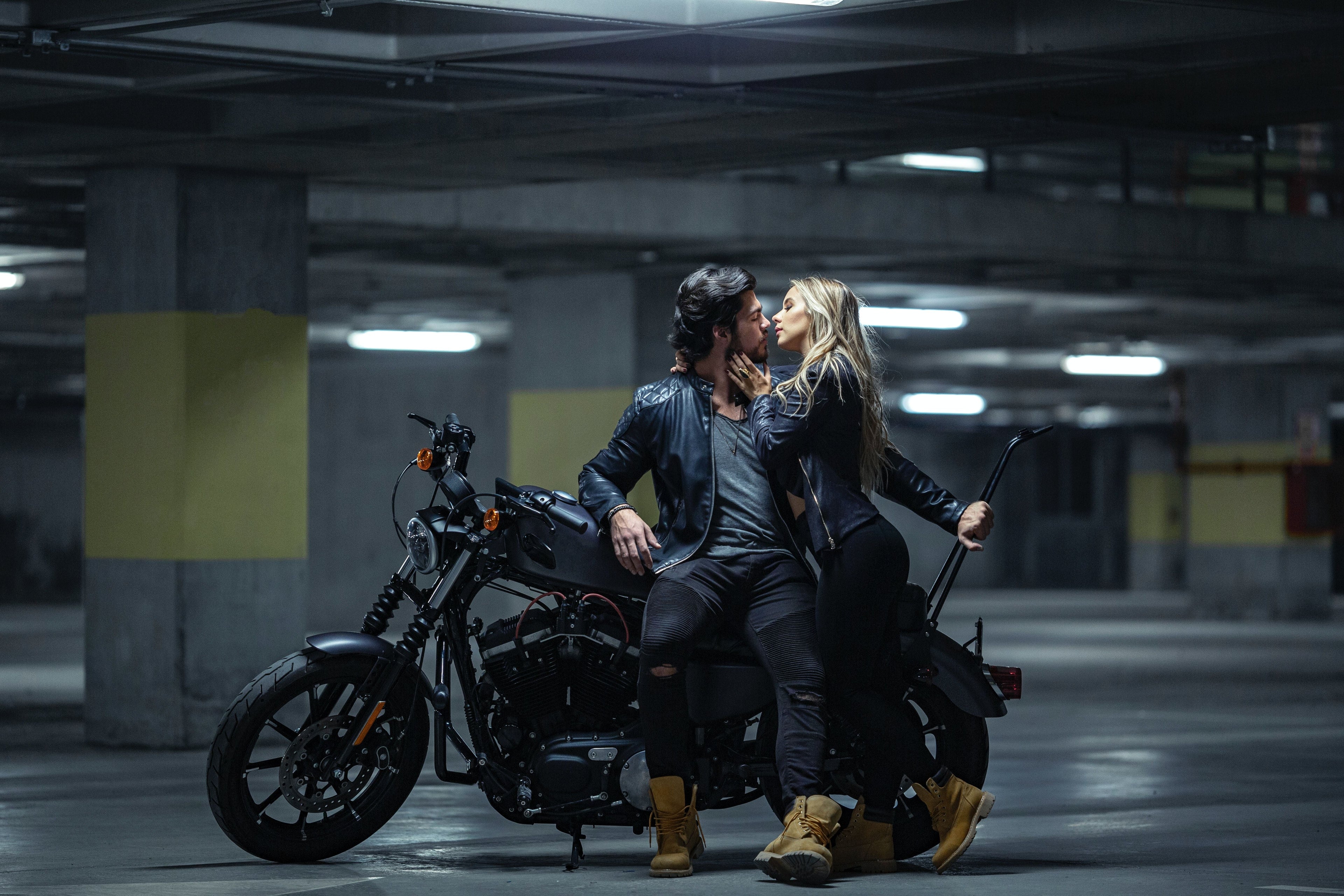 10 Best Leather Jackets for Date Night: Outfit Ideas for Men & Women